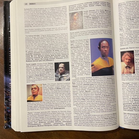 The Star Trek Encyclopedia - Picture 13 of 16